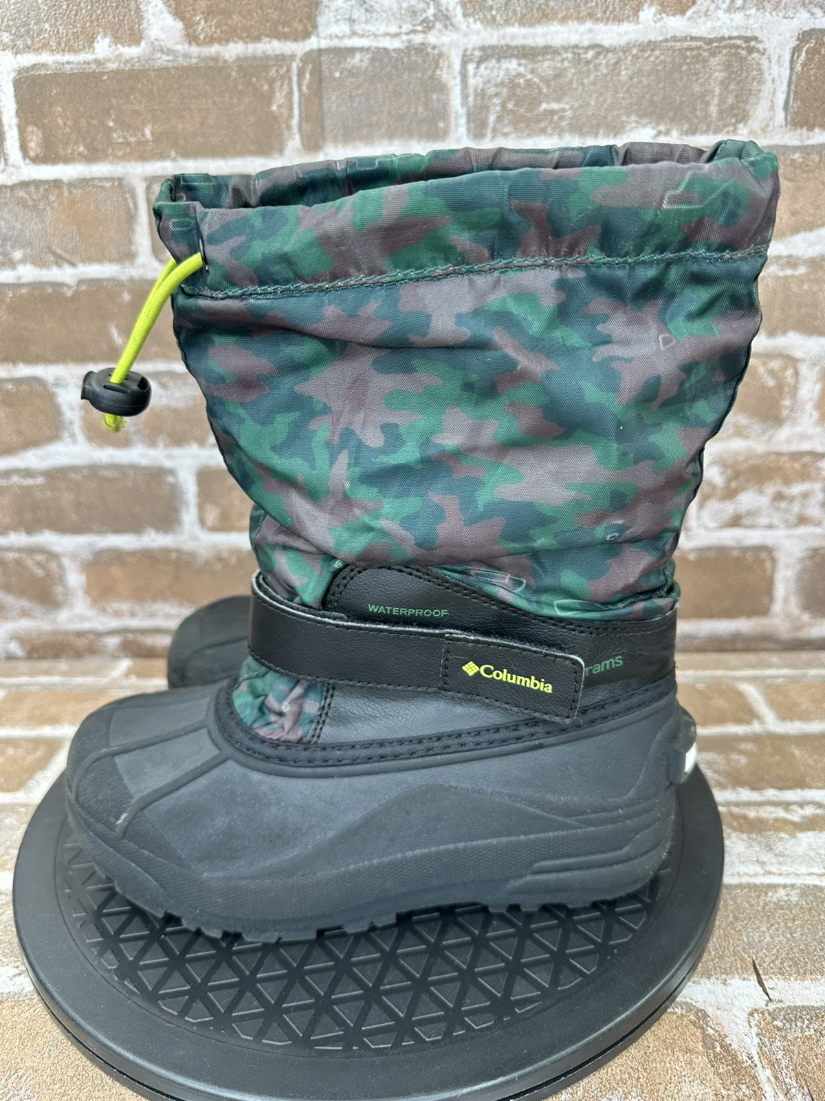 Columbia Powderbug Plus II Waterproof Winter Boots Green Camo Boys Youth Size 2