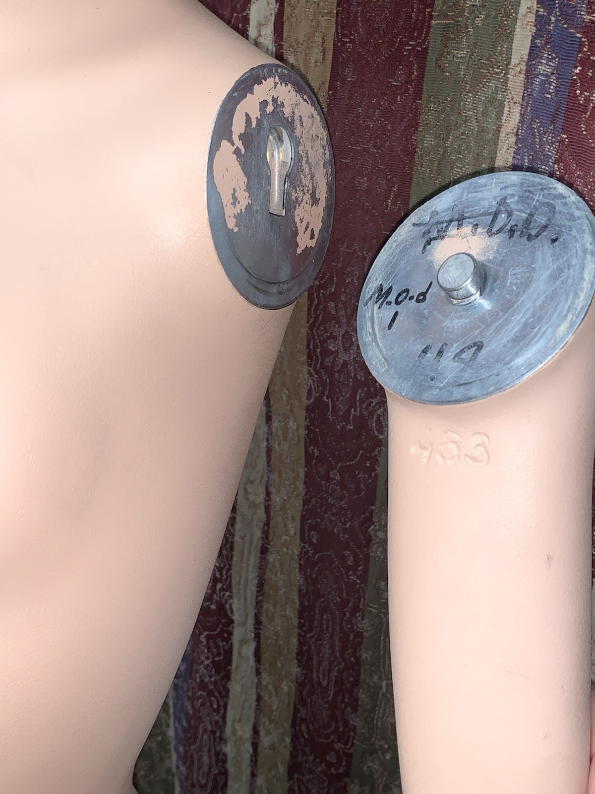 1960s FULL SIZE STORE CLOTHING DISPLAY MANNEQUIN WOMAN PLASTER? METAL STAND