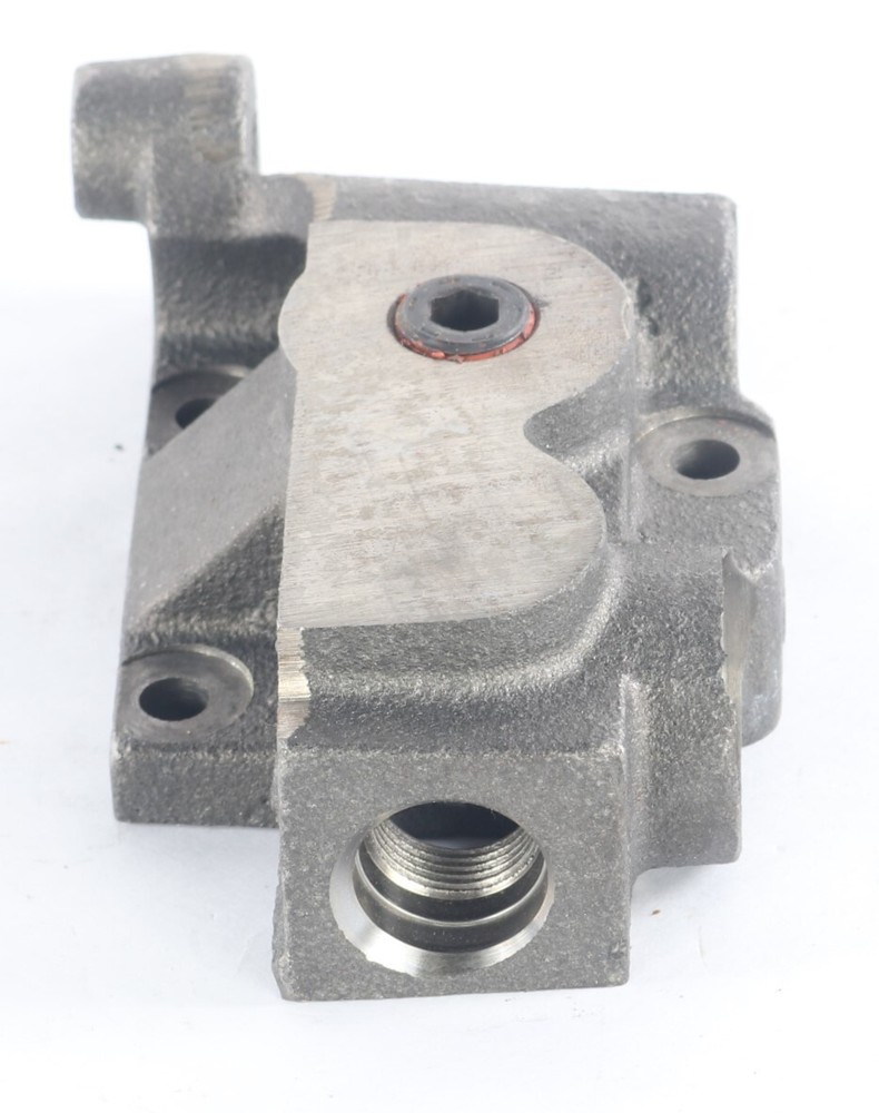 New 11003257 Danfoss Sundstrand Valve Section