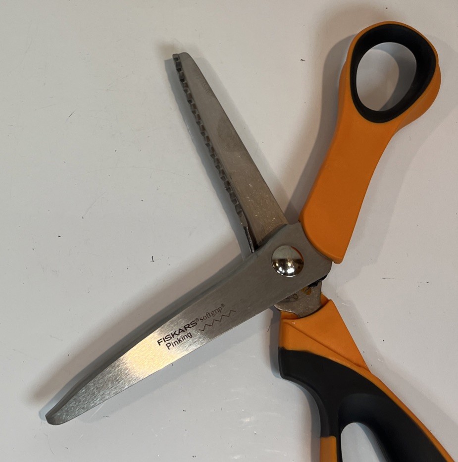 Fiskars 9” Zigzag Pinking Shears Sewing and Craft Scissors