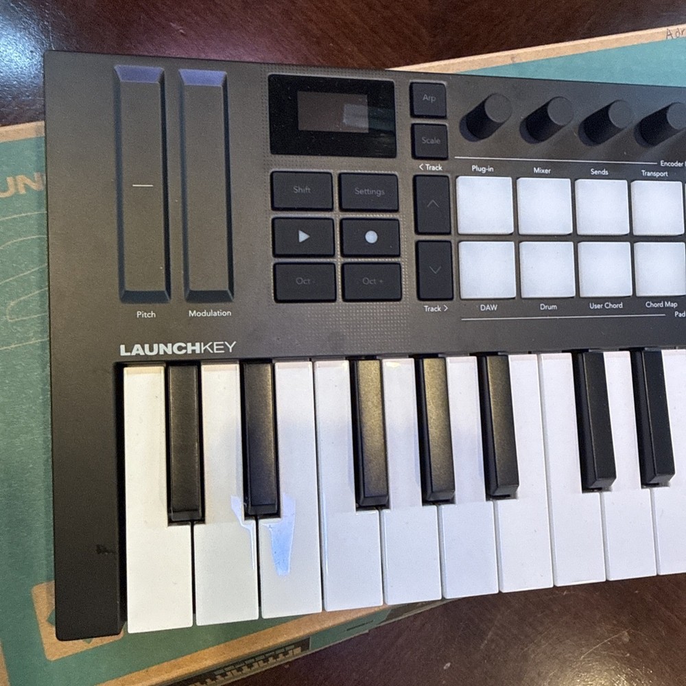 Novation Launchkey Mini 25 MK4 25-key Keyboard Controller