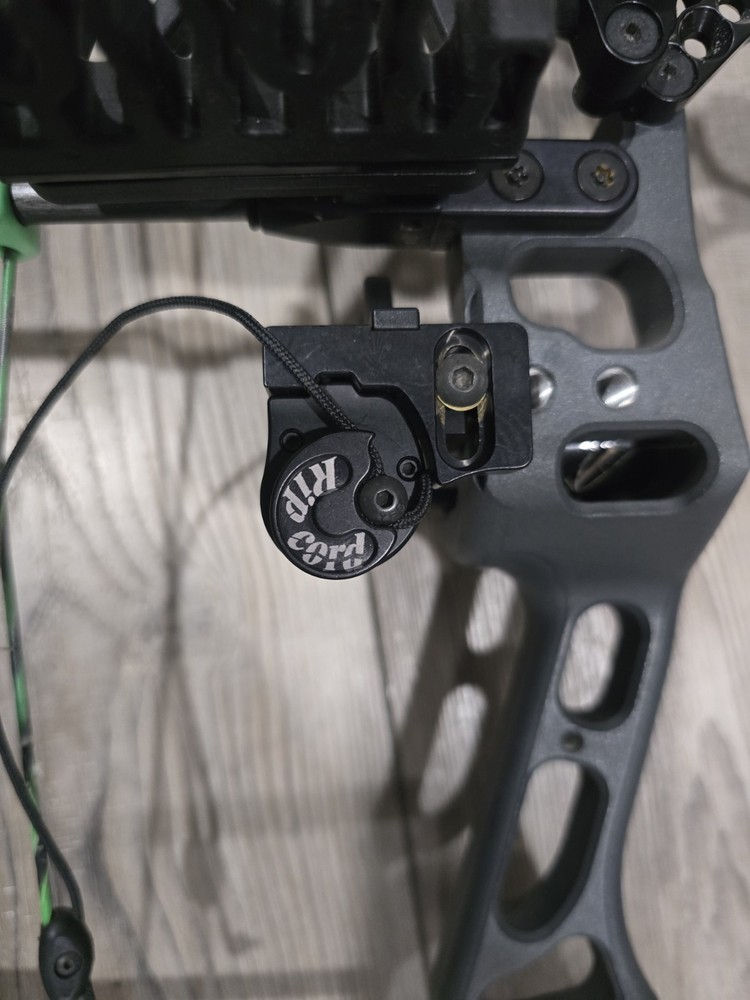 PSE Archery EVO XF 33 Compound Bow