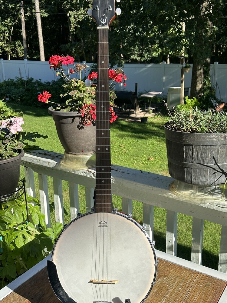 Epiphone 5 Strings Banjo - Serial # 1305133149 w/Soft Shell Case