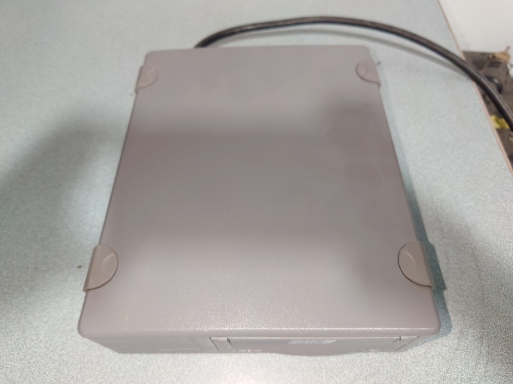 Sun Microsystems DAT72 4mm External SCSI Tape Drive 380-1323-02, Powers on