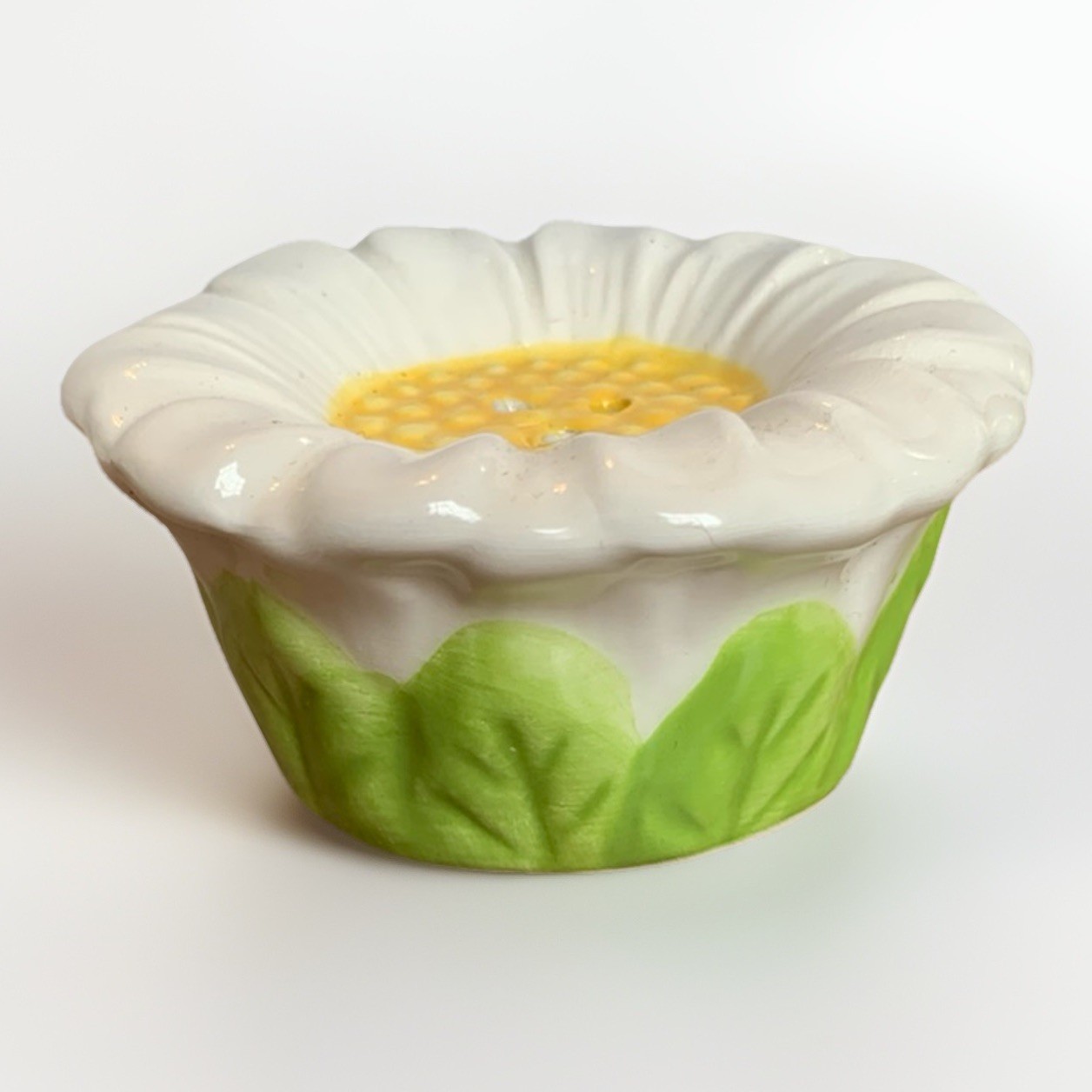 Bee And Daisy Salt And Pepper Shakers