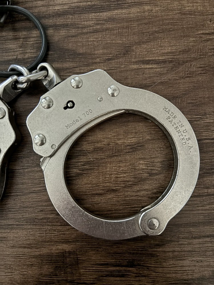 Peerless Model 700 Standard Nickel Handcuff (PEE4710)