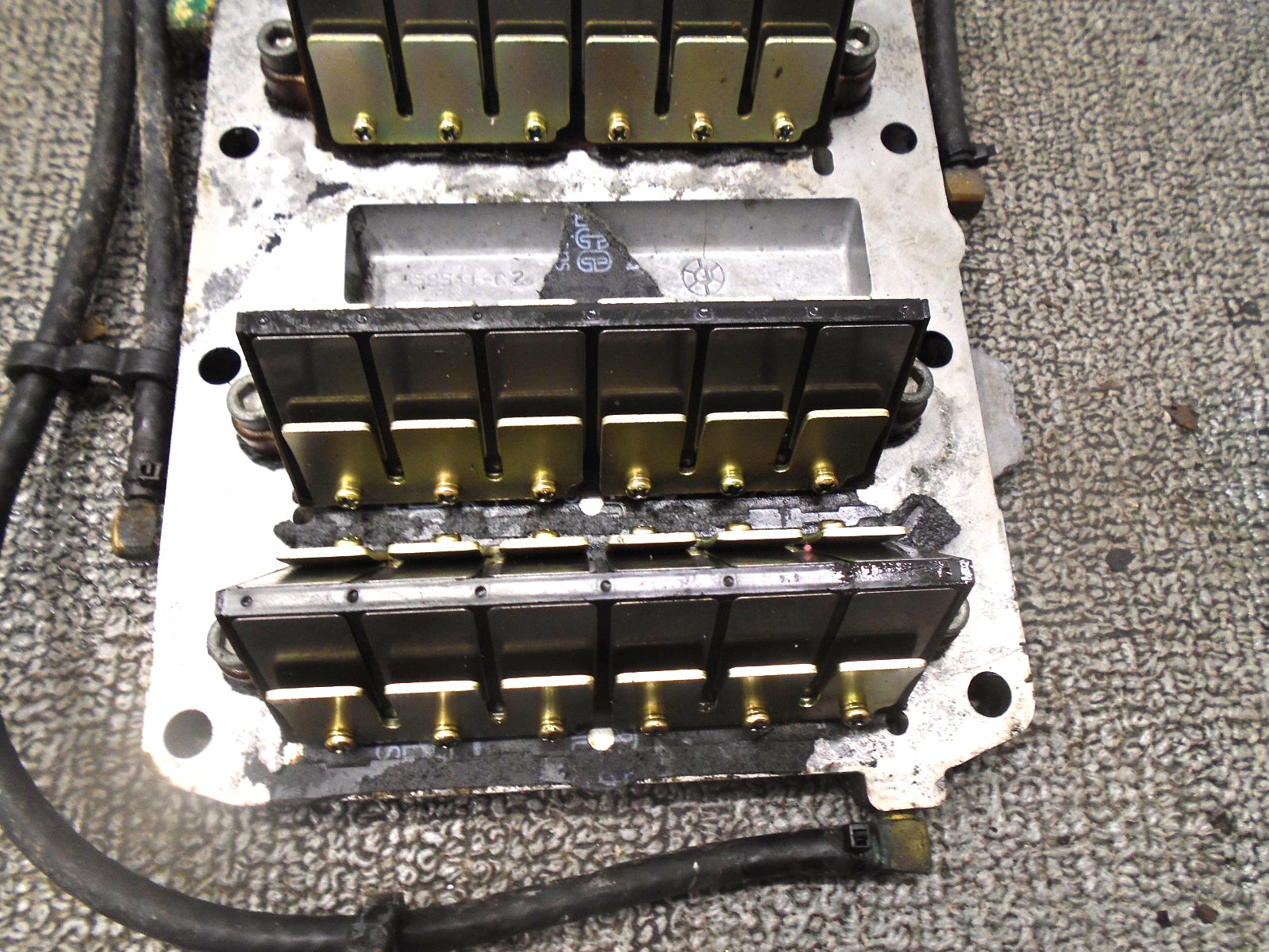 Used Reed Block Assy X6 828623T4 Mercury Optimax 1998-2005 V6 Outboard