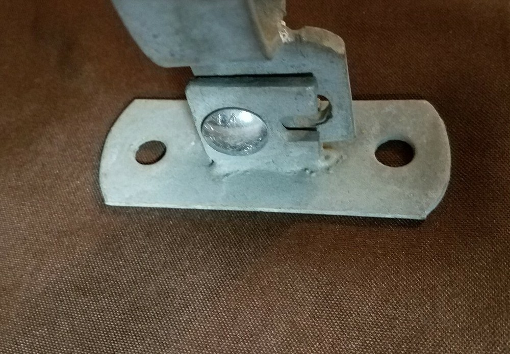 Wall Mount Gate Latch for 1-3/8 Chain Link Fence pipe, Lockable, Galvanized