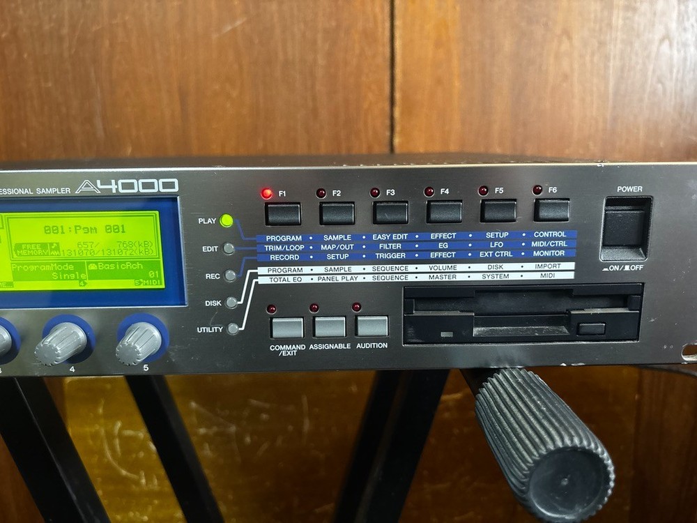 YAMAHA A4000 Maximum 128MB memory Professional Sampler w/ EXT SCSI CD-RW CD-ROM