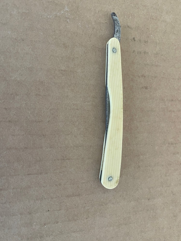 Antique Small Griffon Corn Razor 3" handle