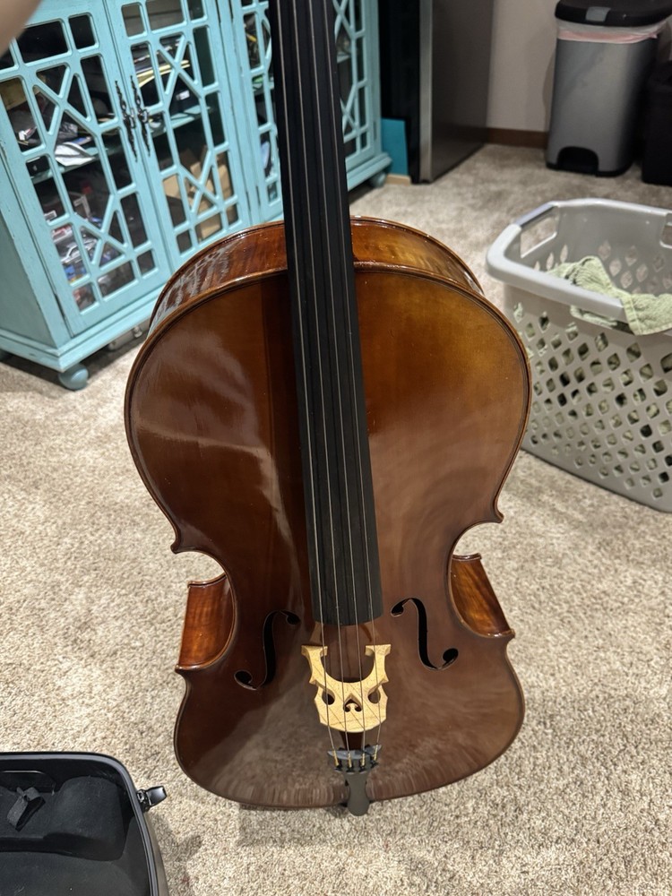 Larsen 4/4 Size Cello