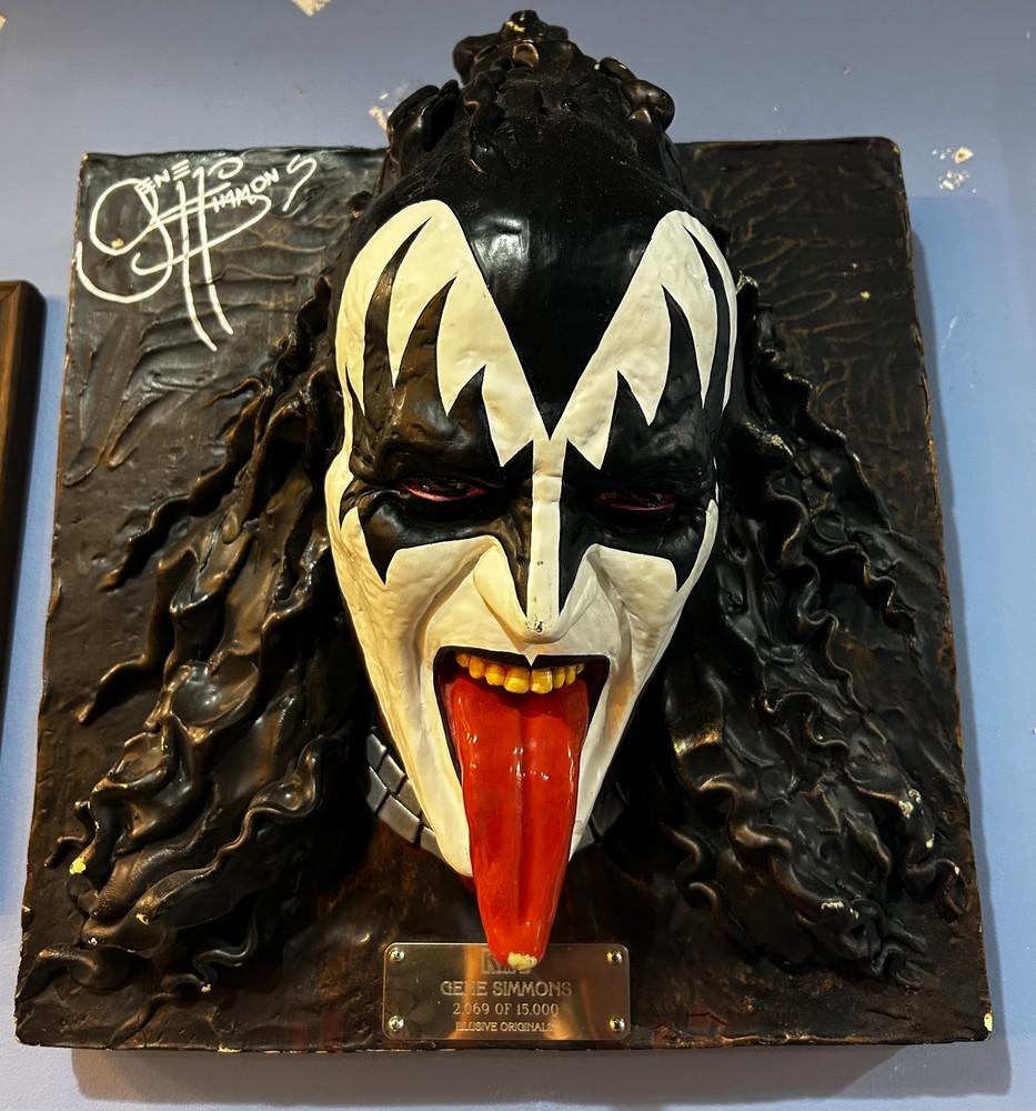 KISS Gene Simmons Illusive Originals Signed Auto 1997 Bust Face Plaque 2069