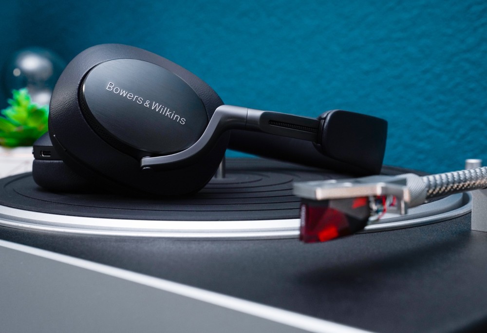 Victrola Hi-Res Carbon Bluetooth Turntable