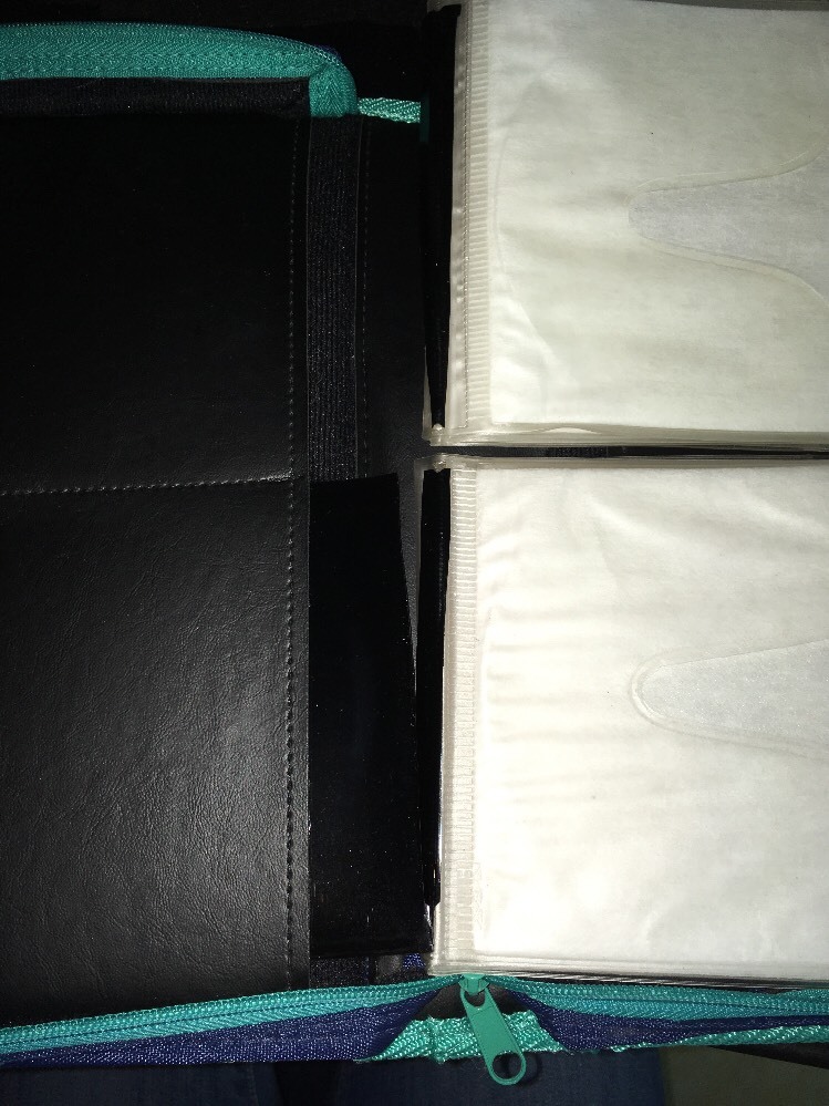 CD Carrying Case Holds 16 CDs Vintage