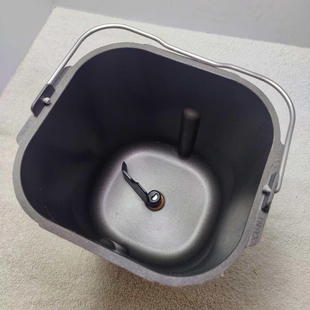 Goldstar Model HB-202CE Bread Maker Machine Pan & Paddle