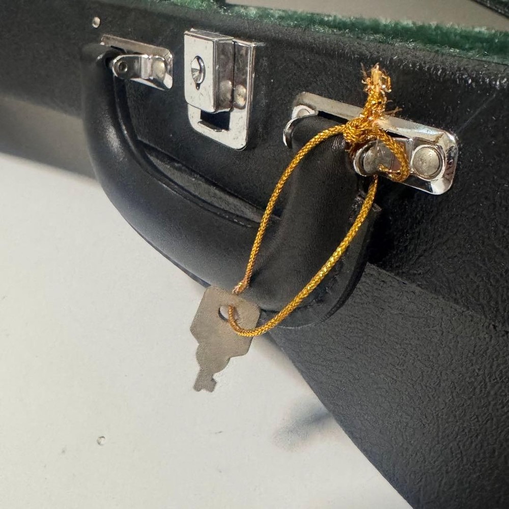 Good condition MONOPIA Mandolin with hard case