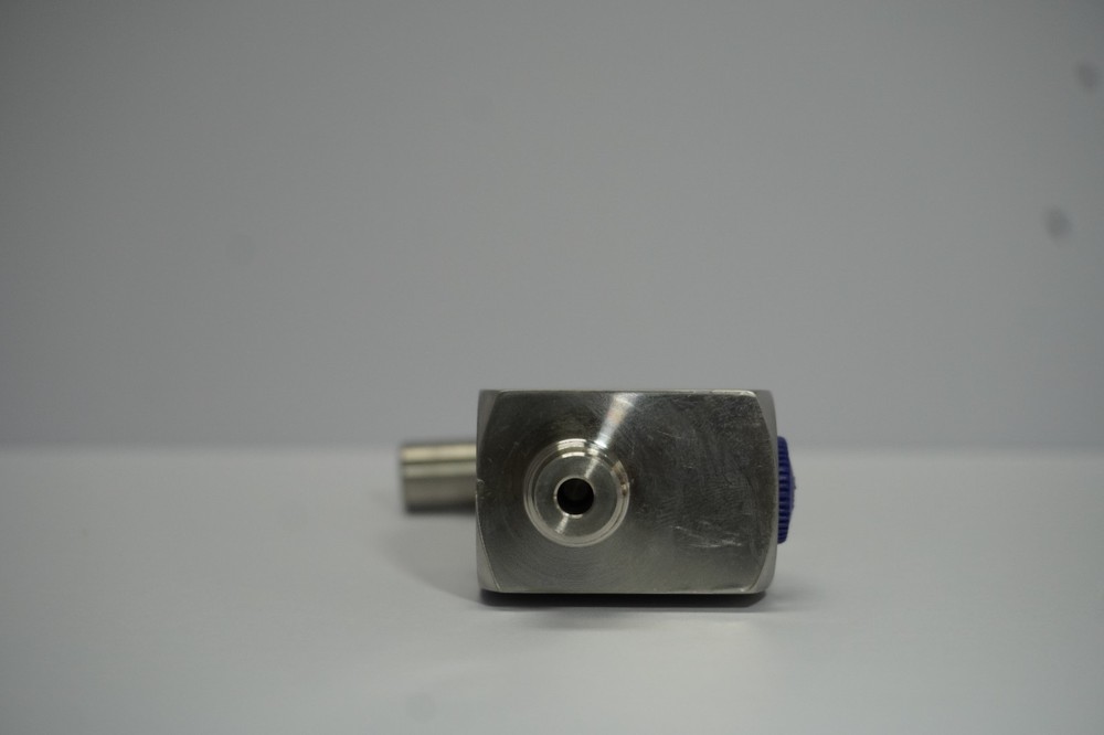 Hex Needle Valve HN29-22AMF
