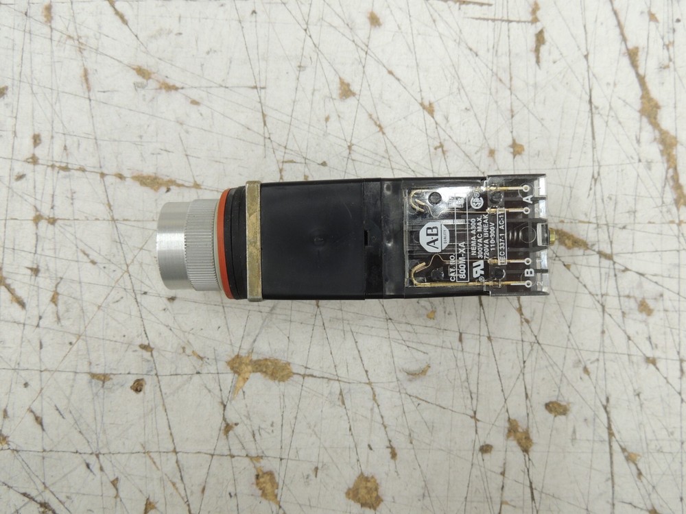 ALLEN BRADLEY 800MR-N46QB Locking Selector Switch