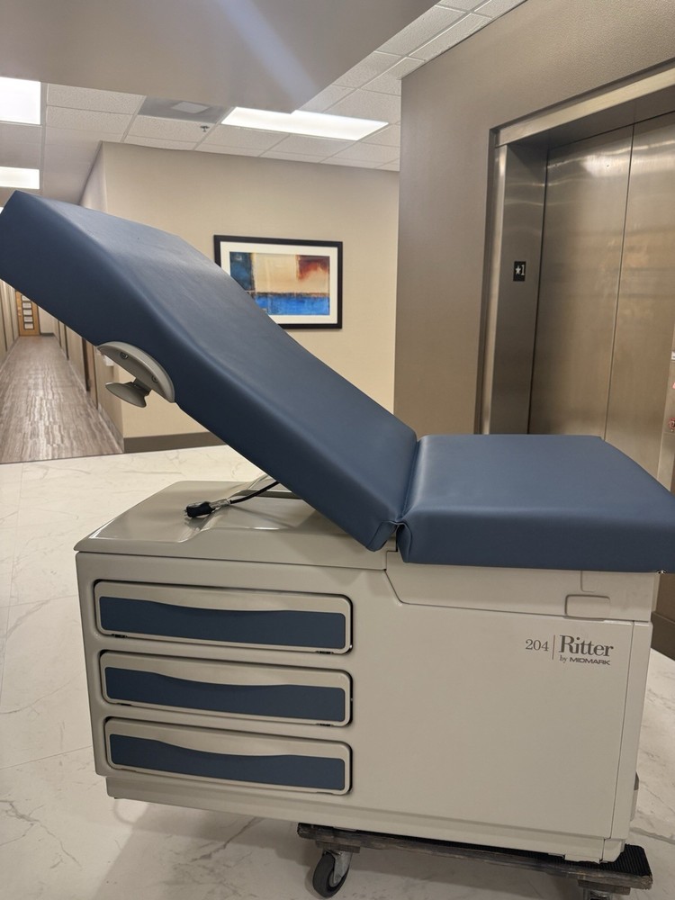 Midmark Ritter 204 Examination table