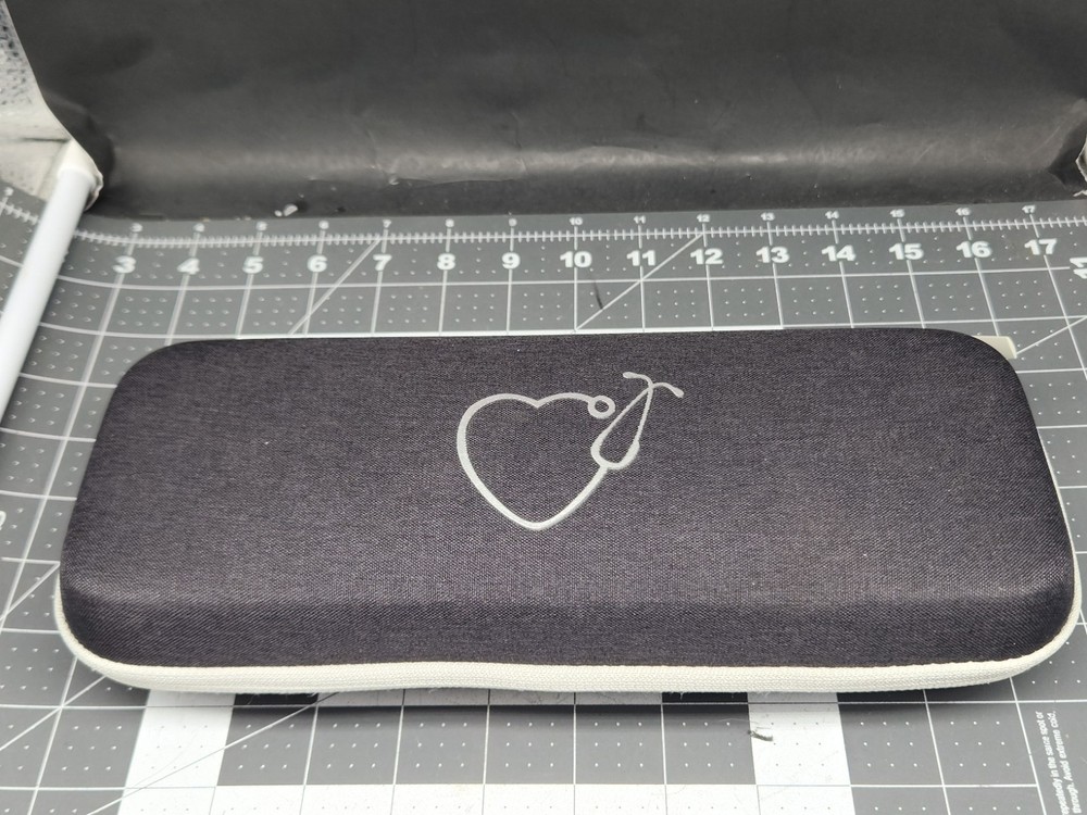 Doctors/Nurses Hard Shell Zip Up Stethoscope Case with Heart
