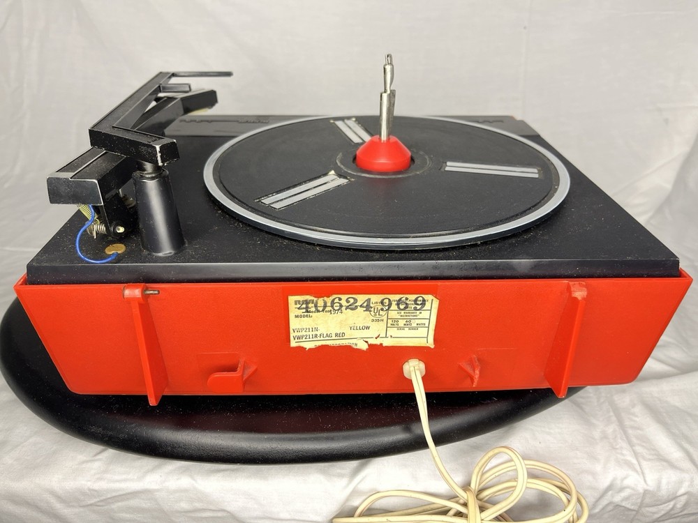 Vintage 1974 RCA Solid State Record Player Red Teated/Works Incomplete VWP211R