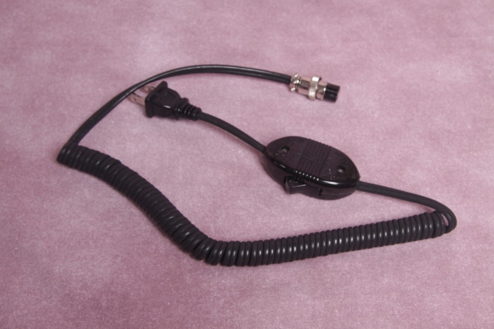 Cool-Lux Mini-Cool VideoLight With Accessories, plus extra bulbs. Tested/Working