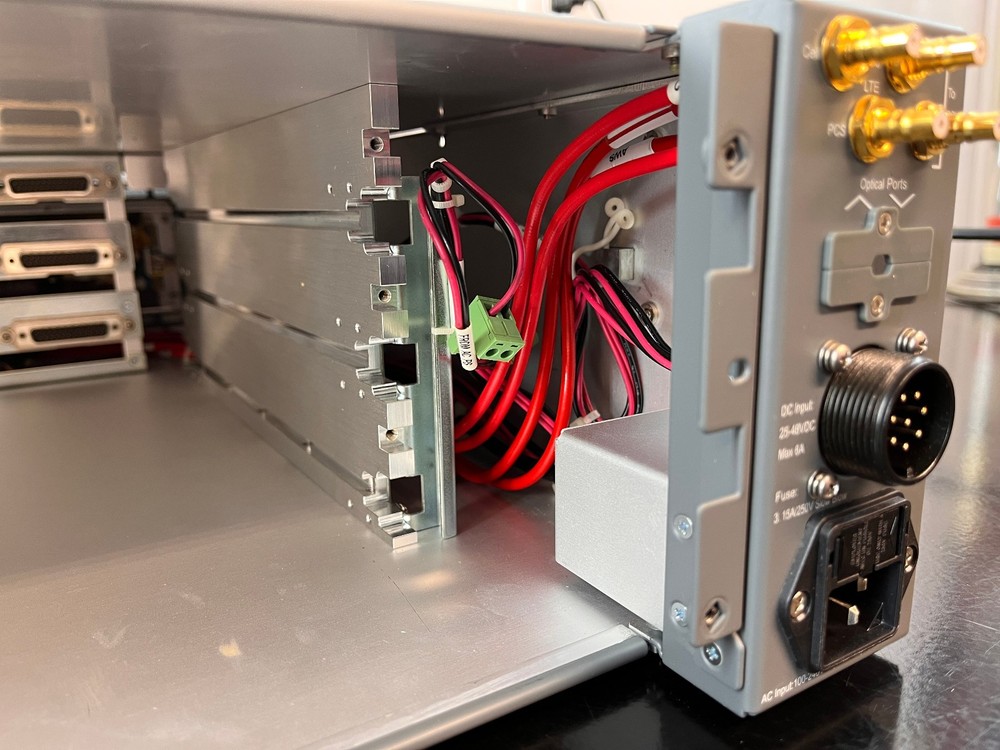 Corning MobileAccess Chassis 2000-QX-B-QC