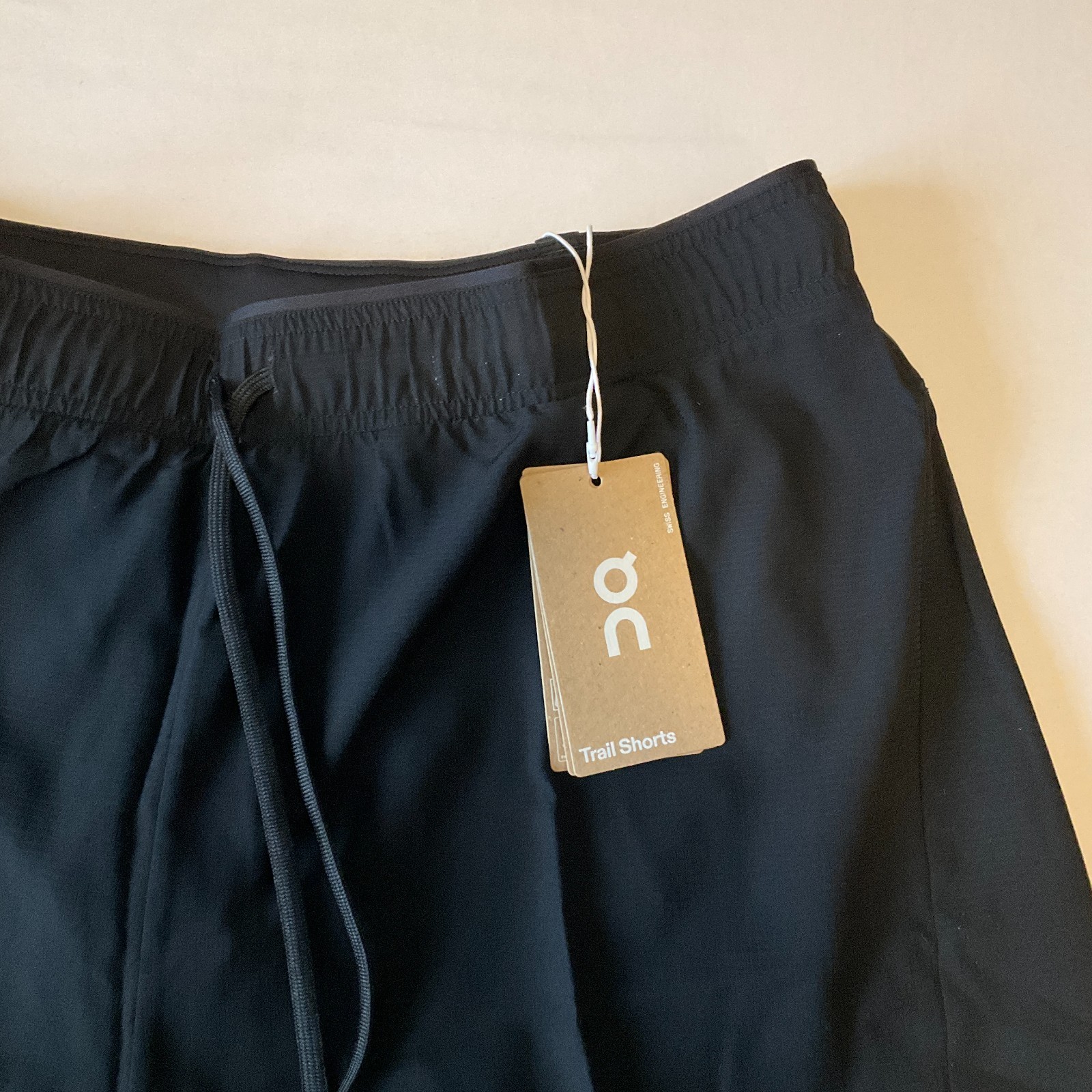 On Cloud Trail Shorts Mens Size L Black Light Weight Drawstring Stretch Waist