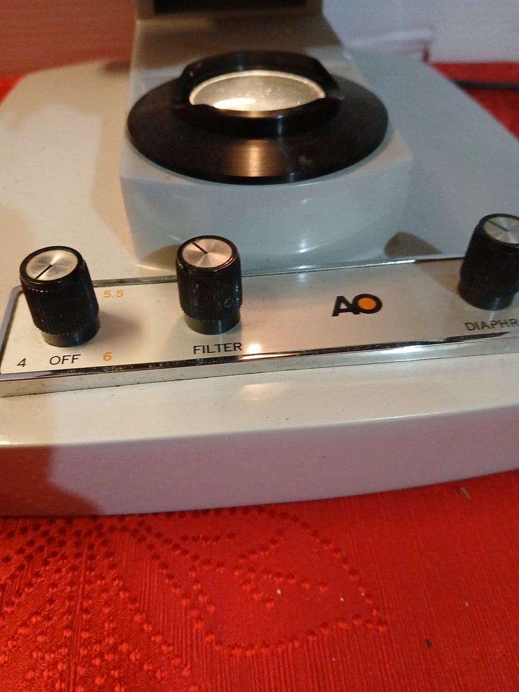 AO MicroStar One-Ten Illuminator 1130 Microscope 4 OBJECTIVES