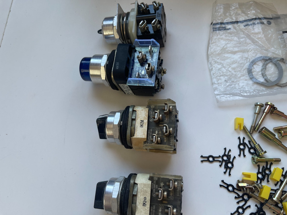 Allen-Bradley 800T Switch & Pilot Devices and Miscellaneous Components