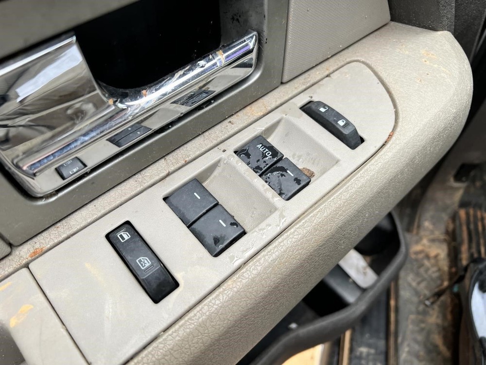 F150 2010 High Mounted Stop Light 104752687