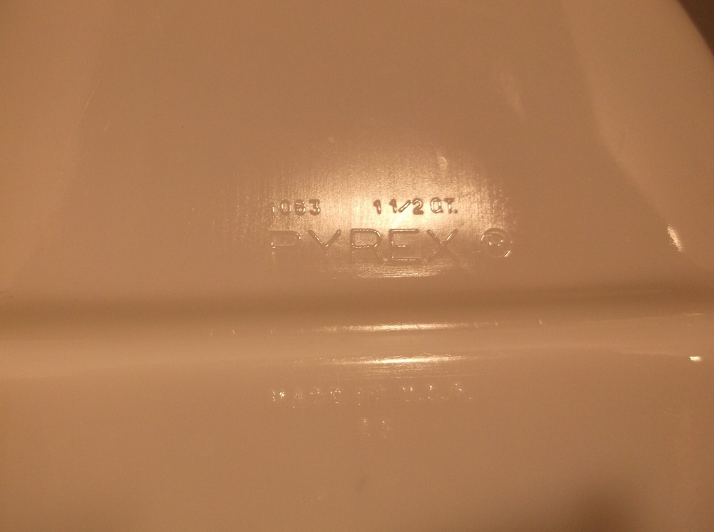 Vintage Pyrex 1-1/2 Quart White Split Casserole Dish Ovenware #1063
