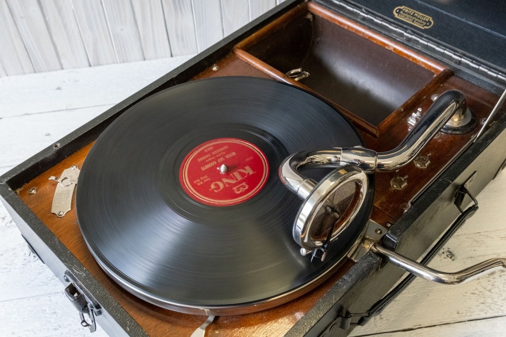 Electrola Portable Gramophone  (HMV 101) 100 Years Old and Working