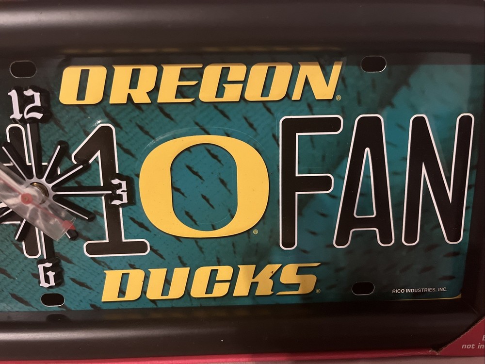 Oregon Ducks GTEI Quartz Clock