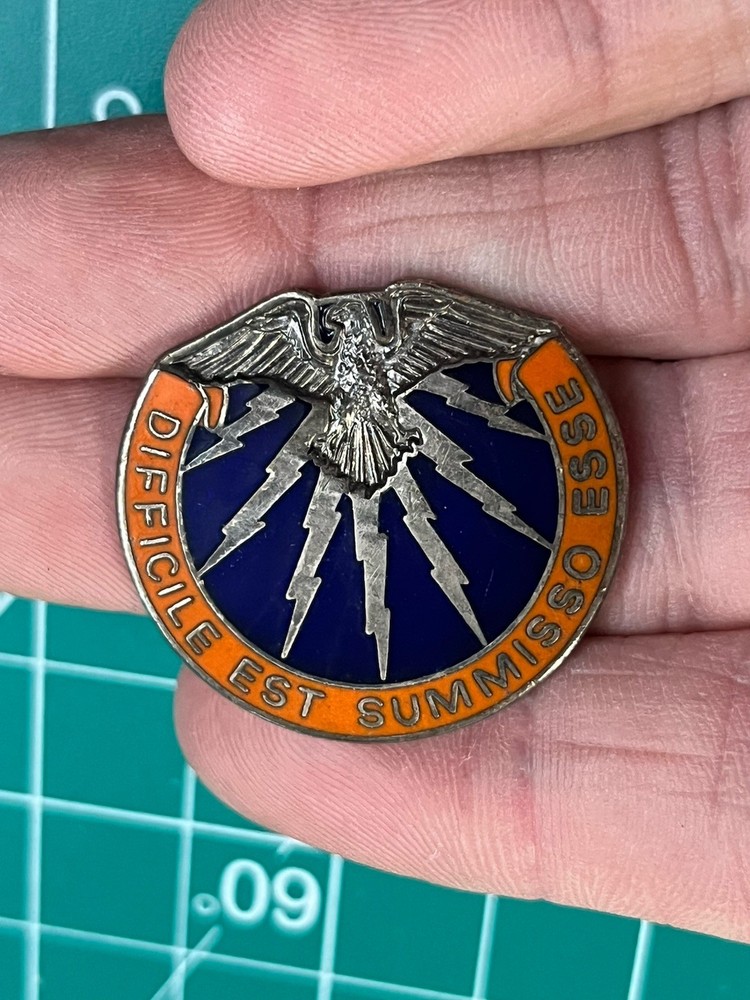 US Army  7th Signal Command DUI Pin Badge Crest DI