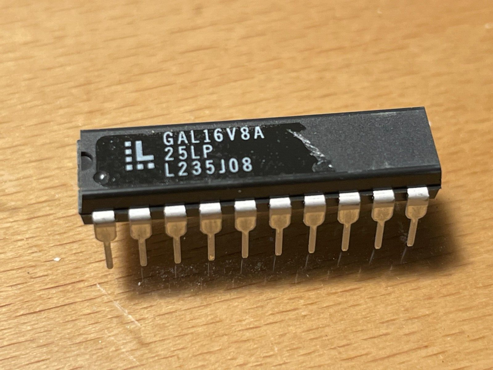 Lattice - GAL16V8A-15LP - RE-PROGRAMMABLE CPLD IC, DIP-20.