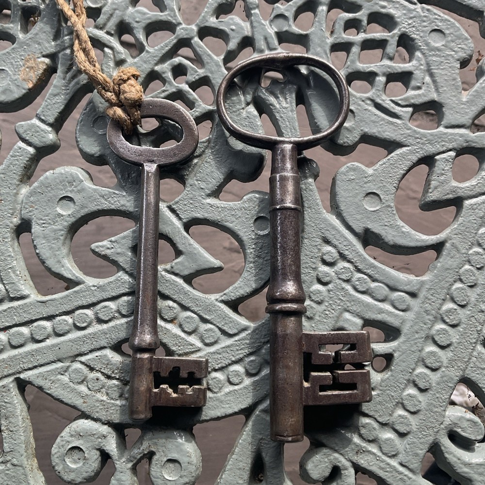 ANTIQUE KEYS X2