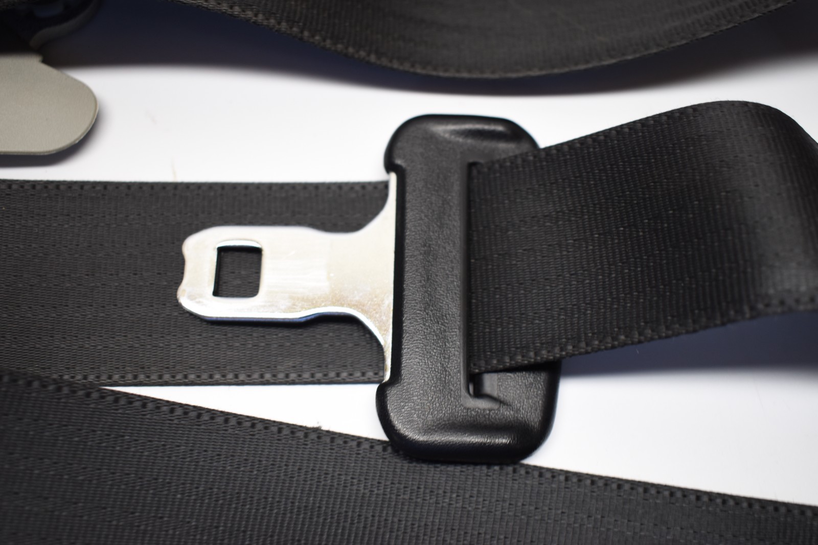 2009-2013 TOYOTA TUNDRA PASSENGER FRONT SEAT BELT RETRACTOR BLACK OEM CREW DBL