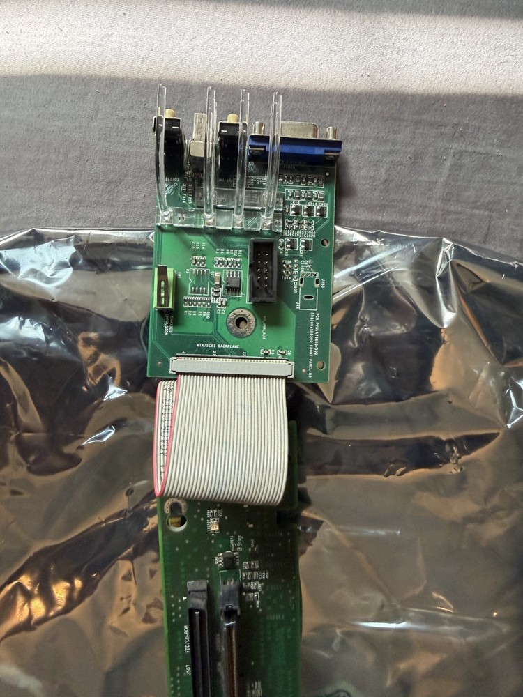 A79488-305 Intel SCSI Hot Swap Backplane Pulled from working server and tested