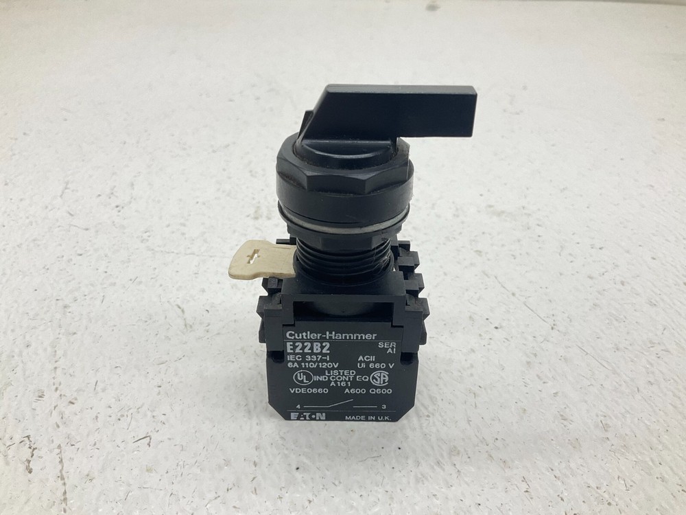Cutler Hammer Eaton E22B2 2 Position Momentary Selector Switch Ser. A1 (TSC)