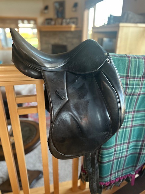 Devoucoux Dressage Saddle 17 used
