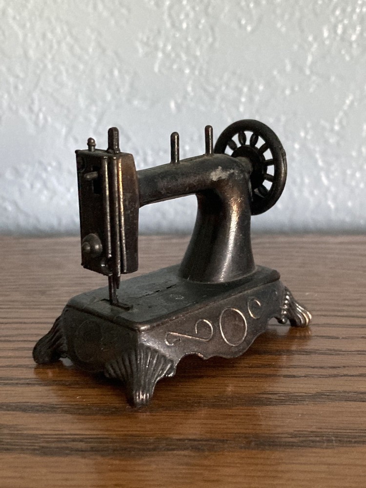 Vintage Sewing Machine Pencil Sharpener