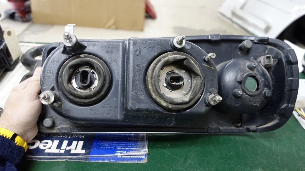 Mack Right Front Headlight Assembly 24299766