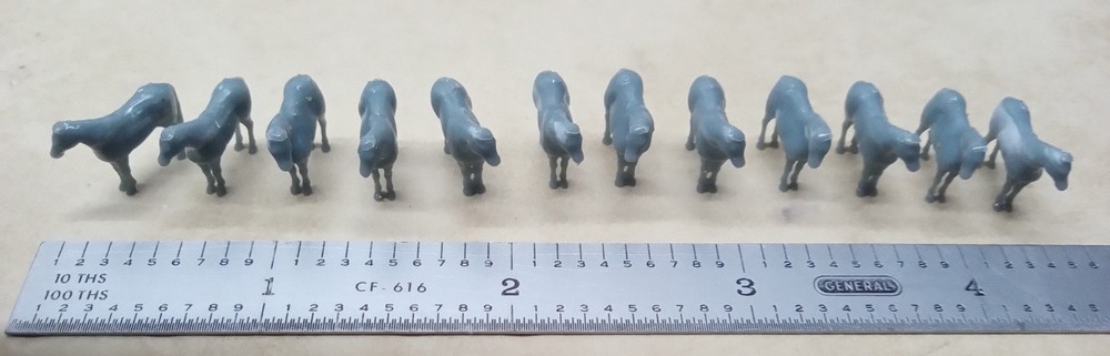 N Scale Horses (12)