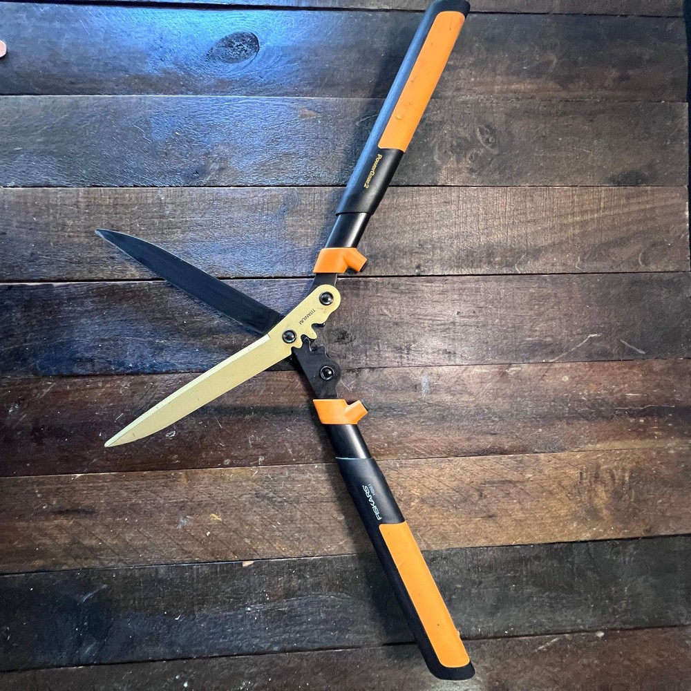 Fiskars HS551 PowerGear2 Hedge Shears