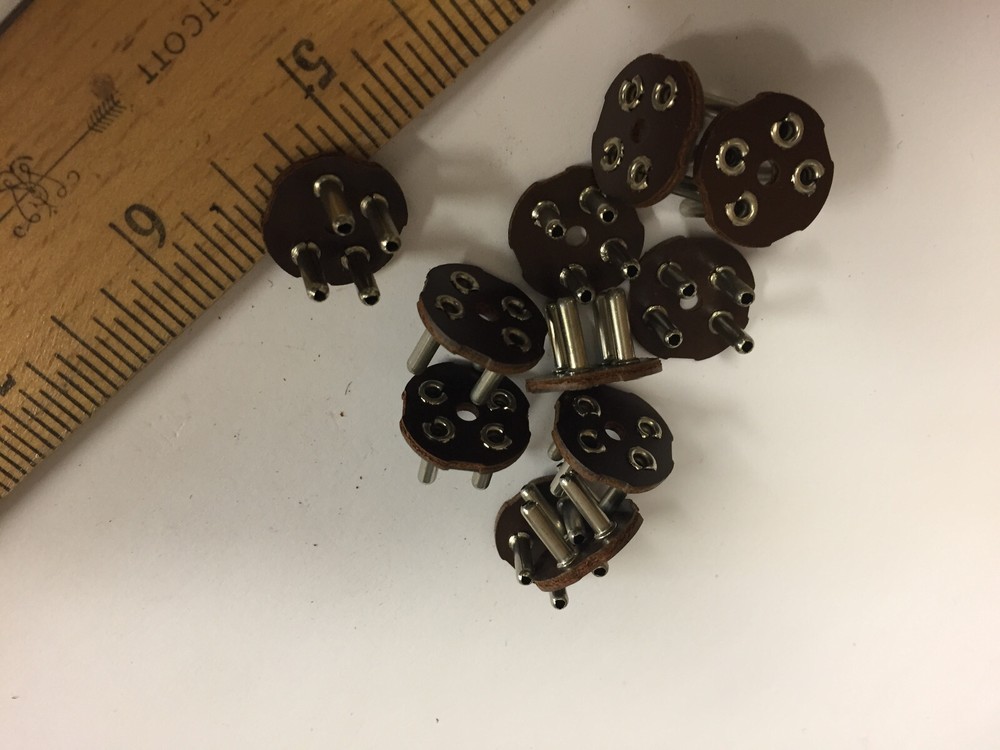 5AB2 CINCH JONES 4 PRONG BATTERY PLUG ROUND 1 1/2  10 PCS NOS