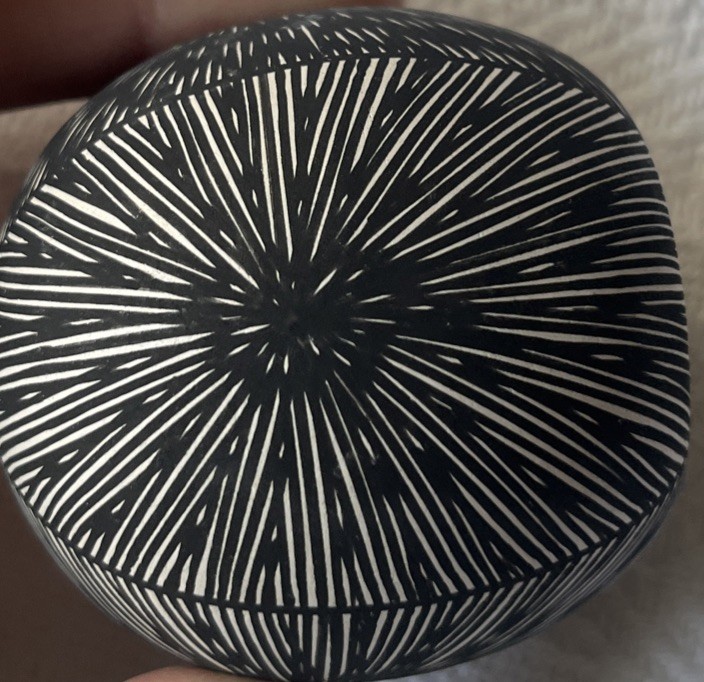 Southwest Native American Acoma Pueblo Pottery Signed Fine Line ‘Seed Pot’