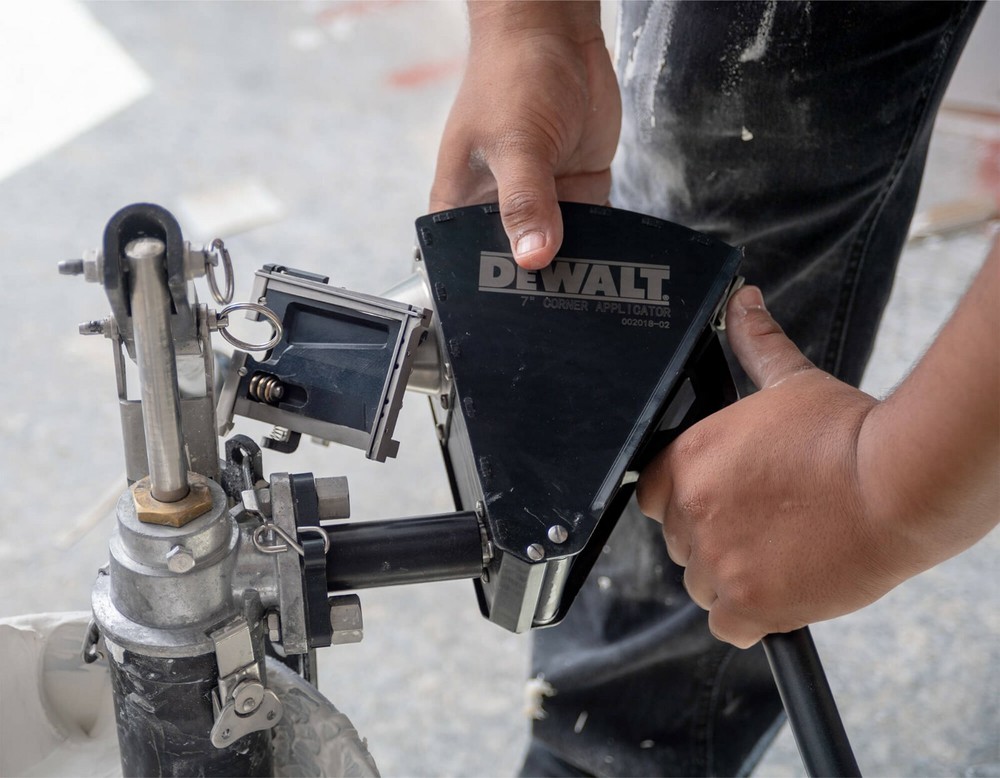DEWALT Drywall Extendable Corner Applicator Handle w/ Adapter 47-77" Taping Tool