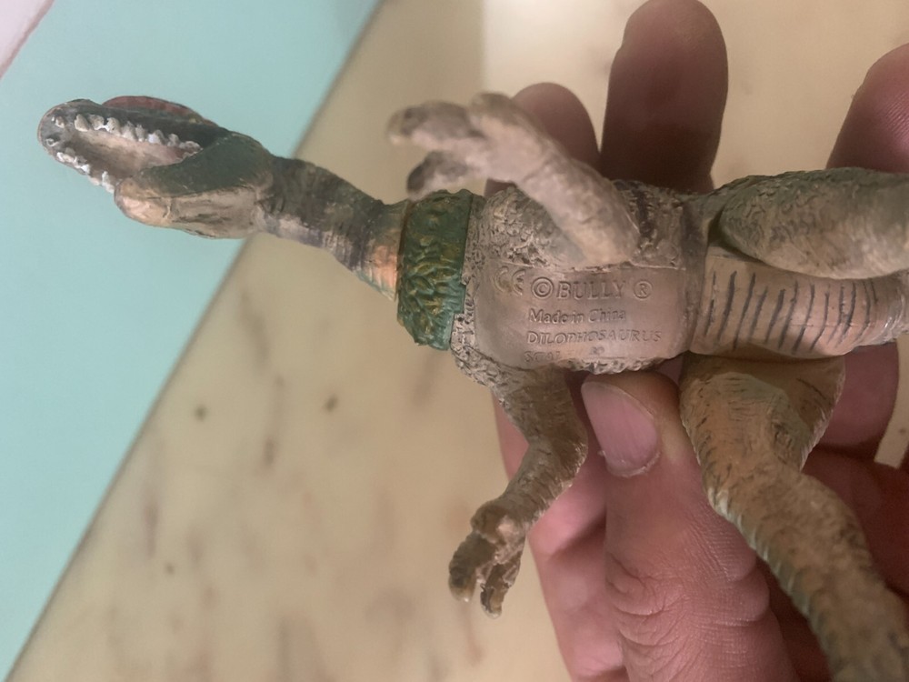 DINOSAUR BULLY DILOPHOSAURUS