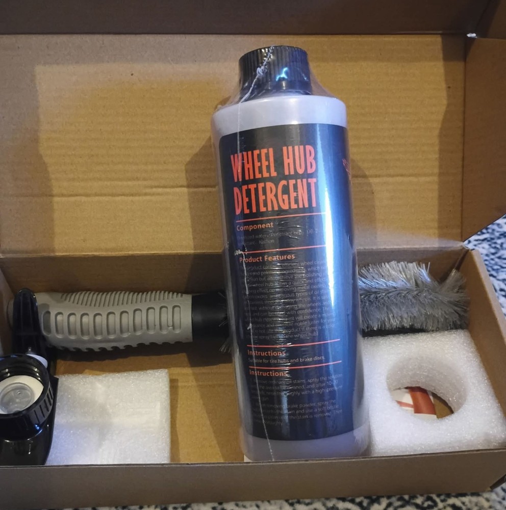 Wheel Hub Detergent With Sprayer And Brush